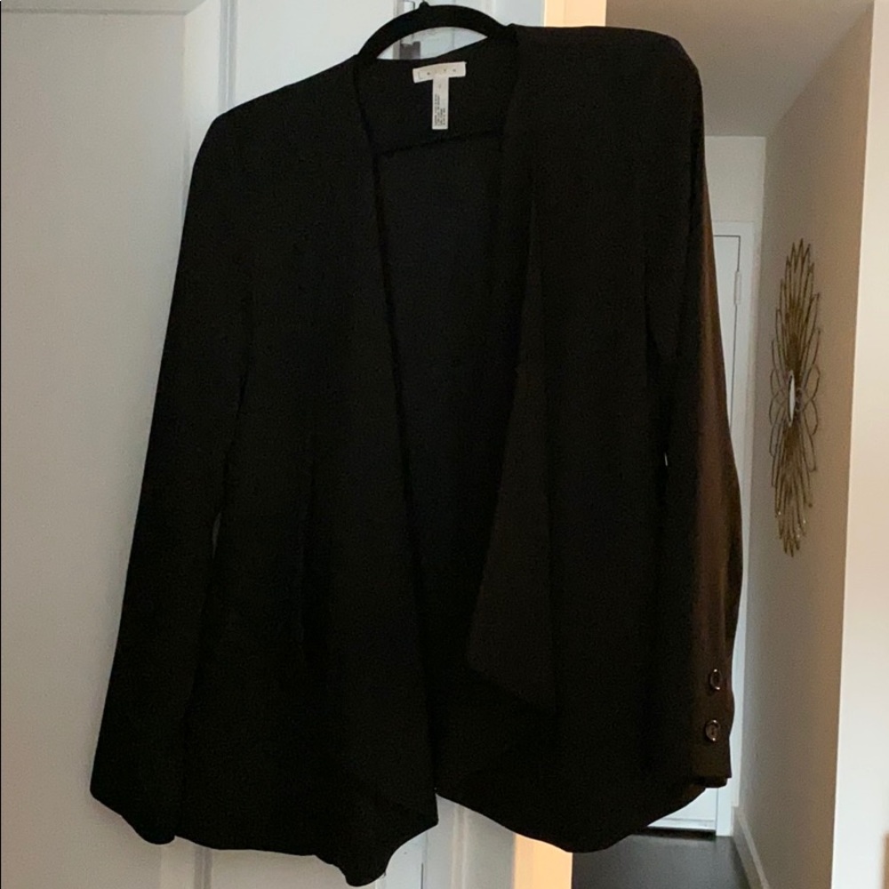 Black Flyaway Blazer